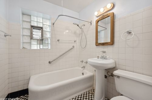 2726 Troy St, Chicago IL 60655-2320 exterior