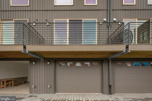 1342 19 St, Philadelphia PA 19146-4665 exterior