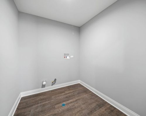 7920 Crandon Ave, Chicago IL 60617-1147 exterior