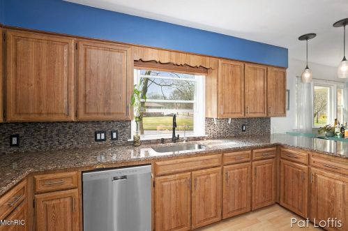 1658 Rosewood Ave, Grand Rapids MI 49506-4445 exterior