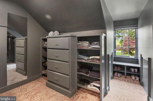 9000 Congressional Pkwy, Rockville MD  20854-4610 exterior