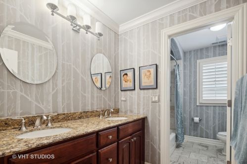 832 Colfax Ave, Elmhurst IL 60126-4535 exterior