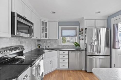 71 Mill St, Woburn, MA 01801-2708