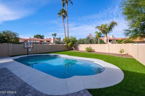 3810 Barcelona Dr, Chandler AZ  85226-1305 exterior