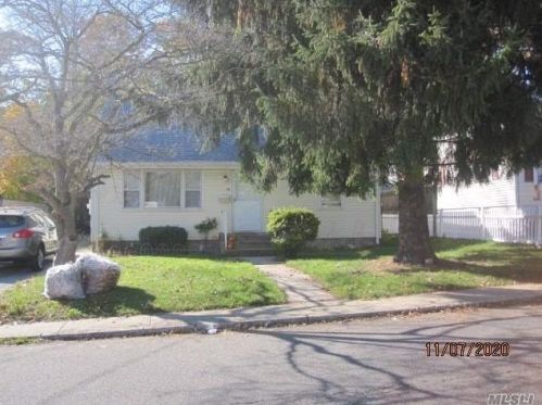 36 Folsom Ave, Huntington Station, NY 11746-1016