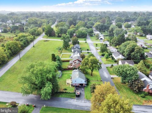 1918 Northbrook Dr, Lancaster PA 17601-4916 exterior