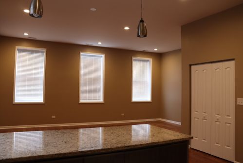 559 37th St, Chicago IL 60609-1063 exterior