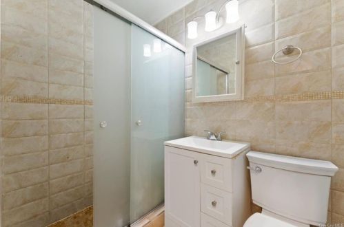 256 Robinson Ave, Bronx NY 10465-3139 exterior