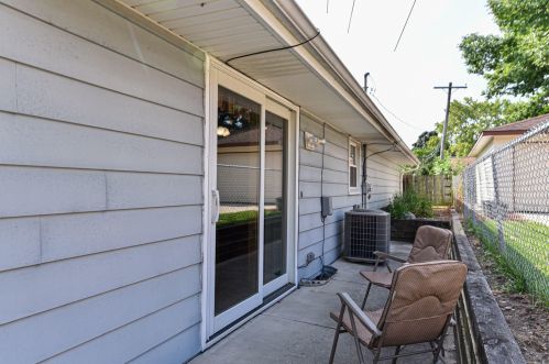 809 85th St, Milwaukee, WI 53214-2904