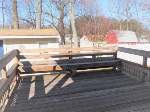 94 Hawthorne St, Manchester CT 06042-3021 exterior