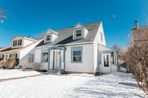 5742 40, Milwaukee WI 53221-3910 exterior