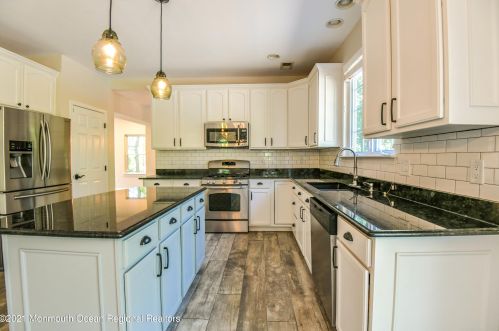 5 Markus Ct, Jackson Twp NJ  08527-2886 exterior