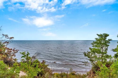 7321 County Road Ls, Manitowoc WI 54220-8881 exterior