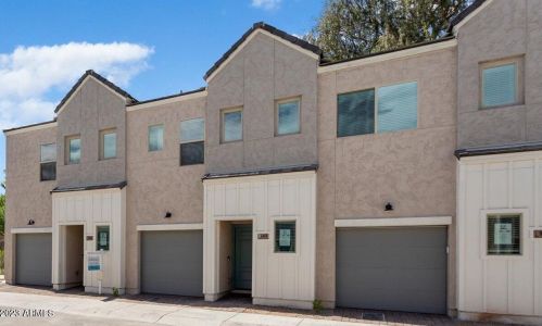 8448 22nd Dr, Phoenix, AZ 85021-7713