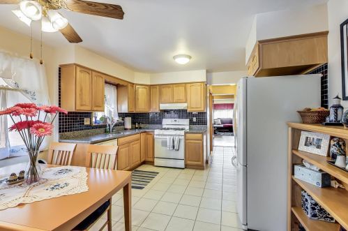 8336 Berwyn Ave, Chicago IL 60656-1430 exterior