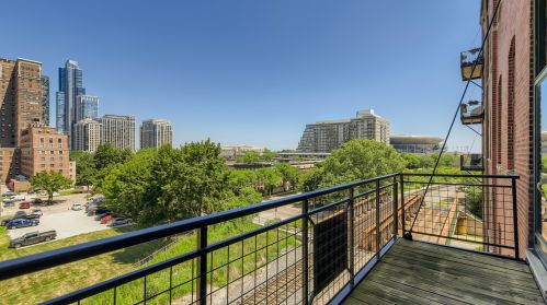 1550 Indiana Ave, Chicago IL 60605-2658 exterior