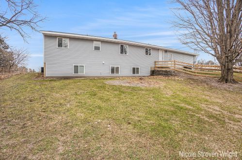 4013 8th Ave, Wyoming MI  exterior