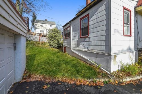 210 Tecumseh Ave, Mount Vernon NY 10553-1933 exterior