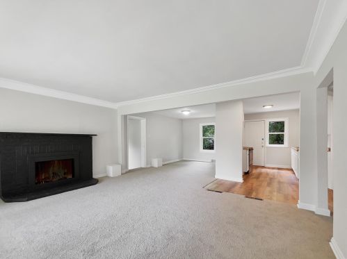 8404 Braddock Dr, Saint Louis, MO 63132-2602