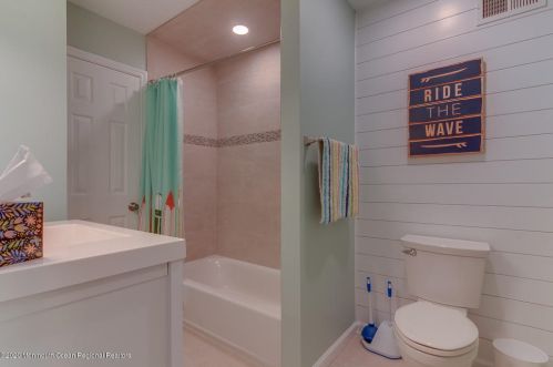 208 New York Ave, Point Pleasant Beach NJ 08742-3337 exterior