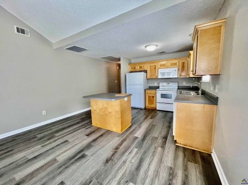 111 Northpointe Dr, Lithonia GA  31028-1447 exterior