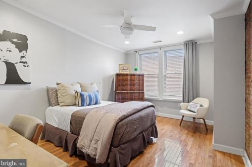 2455 Carpenter St, Philadelphia PA 19146-3907 exterior