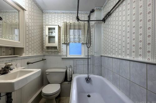 78 Lafayette St, Milford CT 06460-4711 exterior