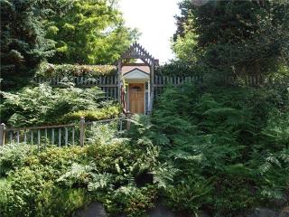 9208 14 Ave, Seattle WA  98106-2801 exterior