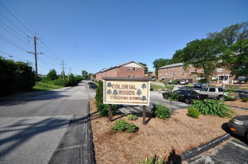 6904 Colonial Woods Dr, Saint Louis MO 63129-1041 exterior