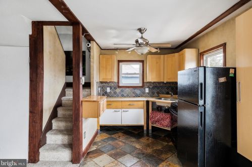 31 Clinton Ave, Camden NJ 08109-2006 exterior