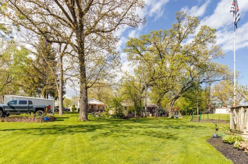 8520 Acorn Path, Bull Valley IL 60097-8866 exterior