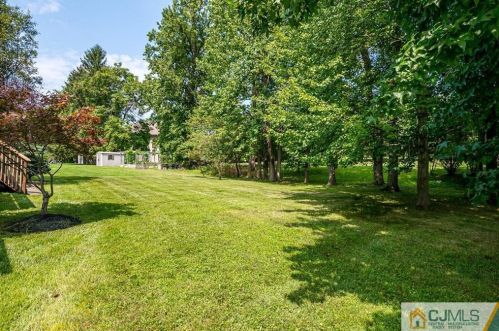 16 Sonia Ct, Edison NJ 08820-4443 exterior