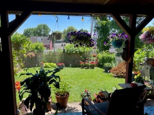 1958 Beckert Ave, Pittsburgh PA 15212-1408 exterior