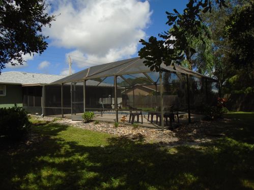 372 Walters Ter, Fort Pierce FL 34983-3878 exterior