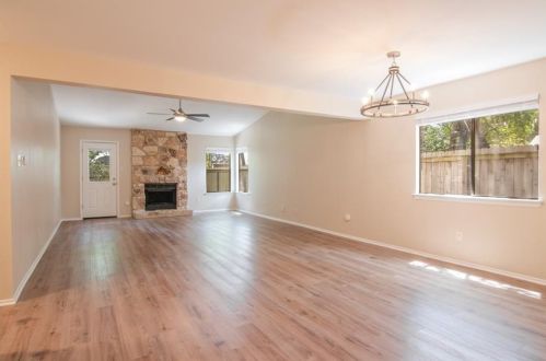 9707 Anderson Village Dr, Austin TX  78729-2701 exterior