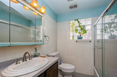 6320 Campbell Ave, Chicago IL 60659-1902 exterior