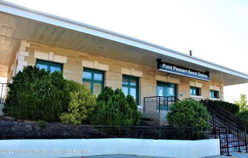 309 Hawthorne Ave, Point Pleasant Beach NJ 08742-2540 exterior