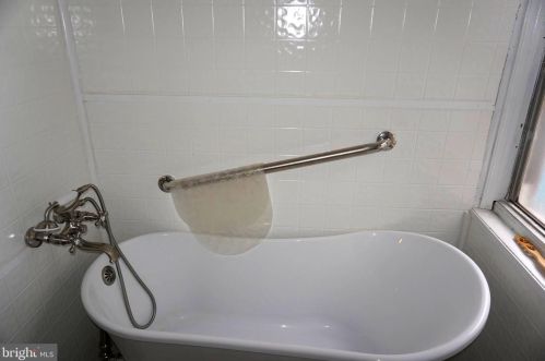 2237 Carpenter St, Philadelphia PA 19146-2418 exterior