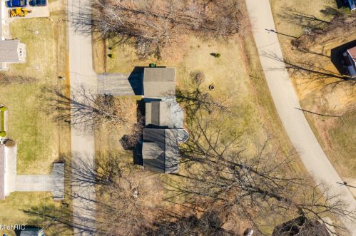 45551 Peninsula Dr, Grand Junction MI 49056-9462 exterior