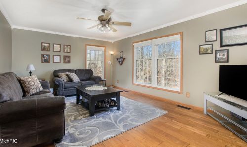 1944 Lincoln Rd, Allegan MI 49010-9435 exterior