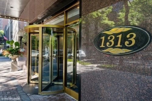 1313 Ritchie Ct, Chicago, IL 60610-2175