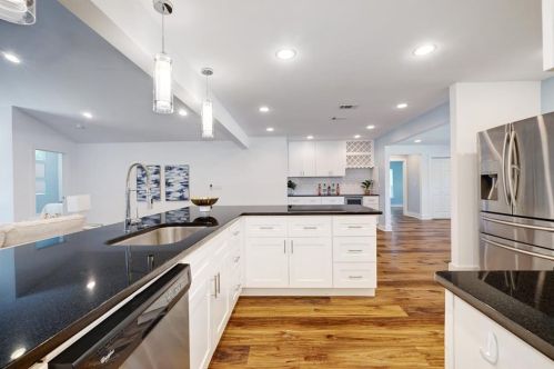 6107 Belfast Dr, Austin TX 78723-1117 exterior