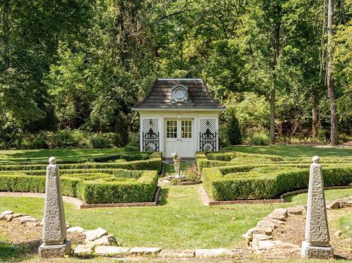 14 Overhills Dr, Saint Louis MO 63124-1532 exterior