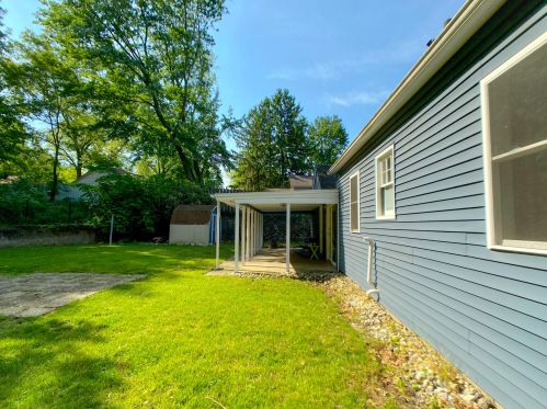 3294 Black Crk Rd, Meskegon MI 49444-3482 exterior