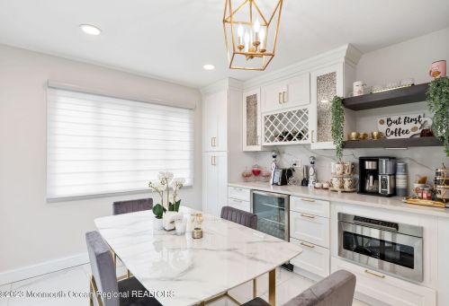 6 Stevens Pl, Hazlet NJ  07730-1205 exterior