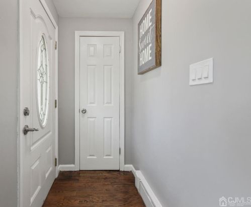 26 Fern St, Edison NJ  08817-4206 exterior