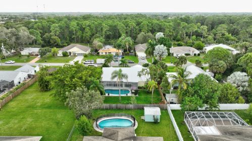 2332 Gillette Ave, Fort Pierce FL  34952-7432 exterior