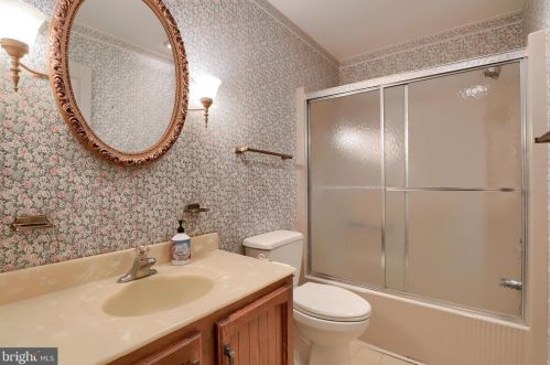 154 Amsterdam Rd, Lancaster PA 17603-9719 exterior