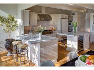 1993 Stradella Rd, Los Angeles CA  90077-2320 exterior