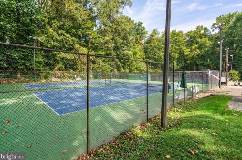 6638 Madison Mclean Dr, Mc Lean VA 22101-2901 exterior